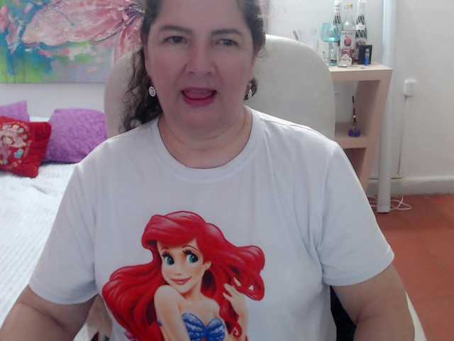 leonela's BongaCams show and profile