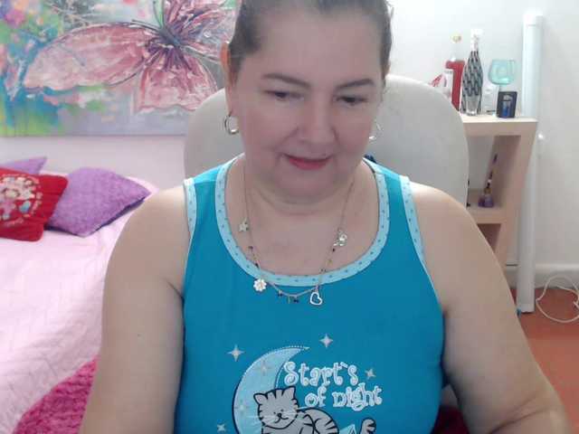 leonela's BongaCams show and profile