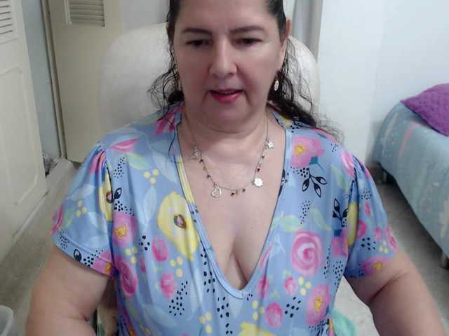 leonela's BongaCams show and profile