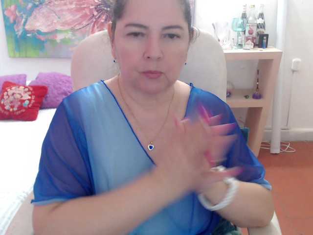 leonela's BongaCams show and profile