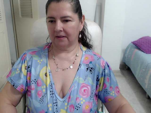 leonela's BongaCams show and profile
