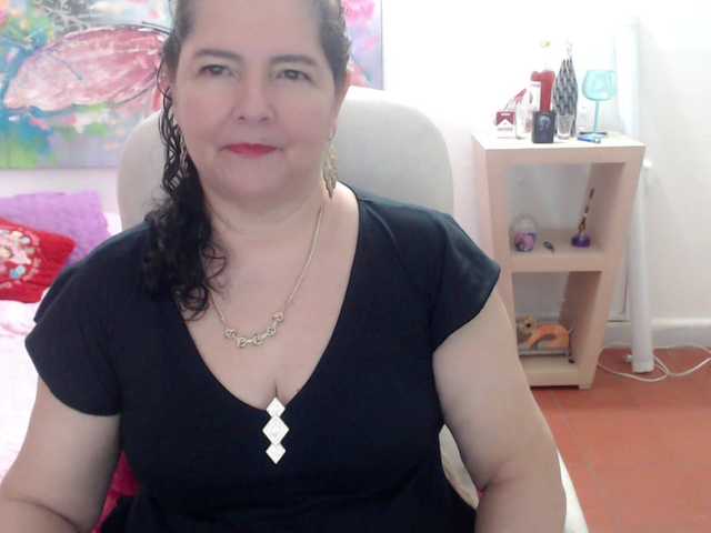 leonela's BongaCams show and profile