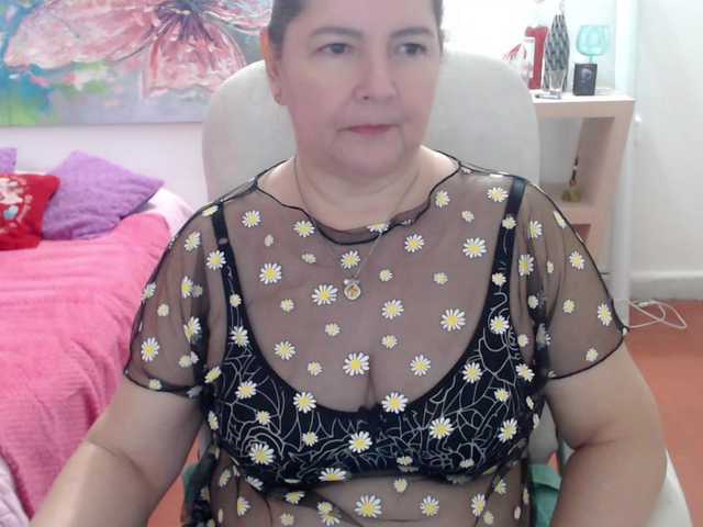 leonela's BongaCams show and profile