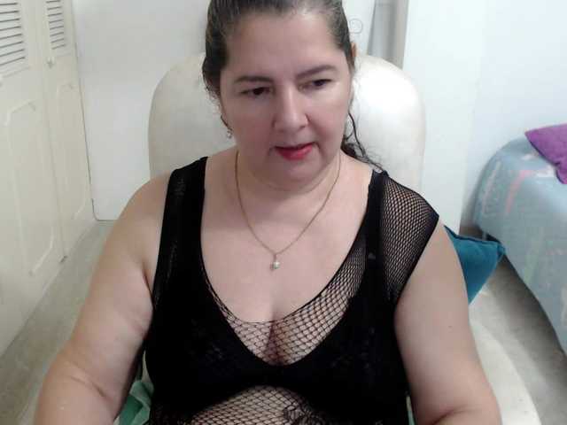 leonela's BongaCams show and profile