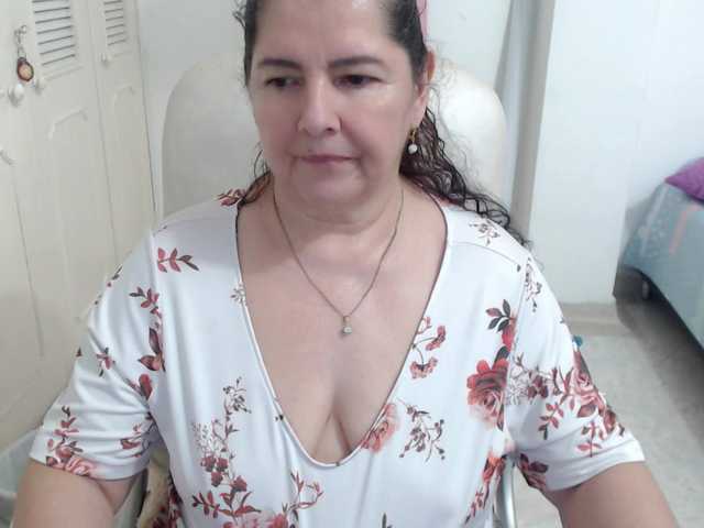 leonela's BongaCams show and profile