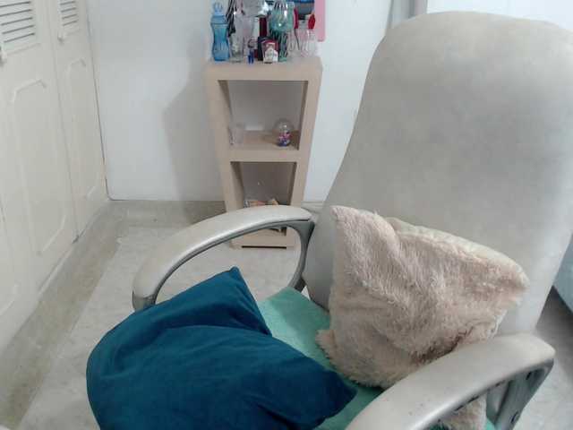 leonela's BongaCams show and profile