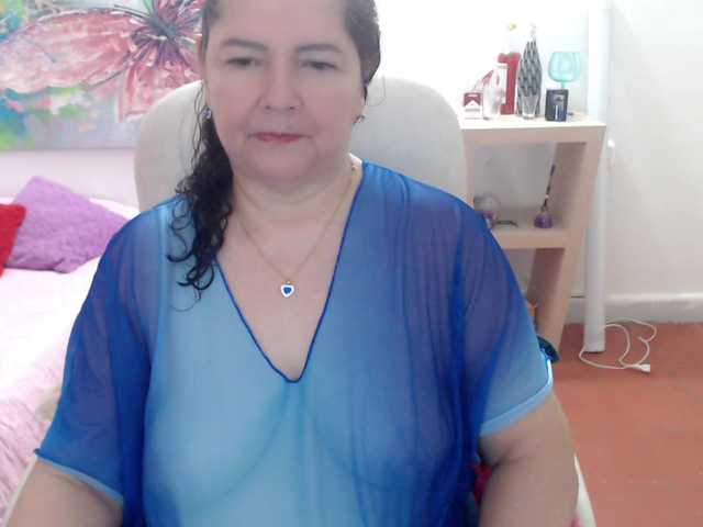 leonela's BongaCams show and profile