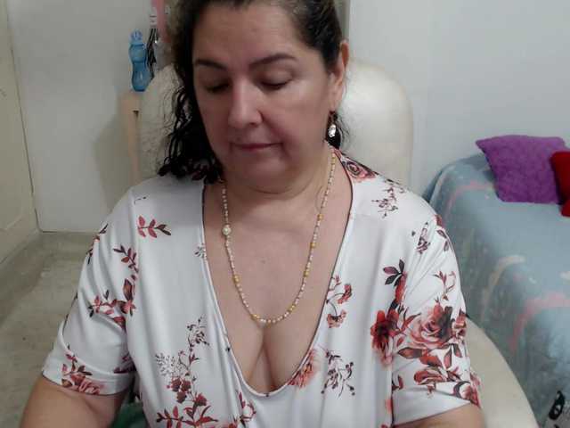 leonela's BongaCams show and profile