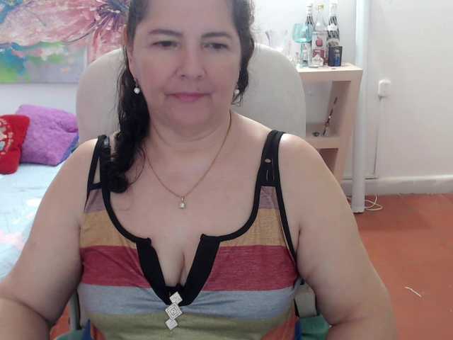 leonela's BongaCams show and profile