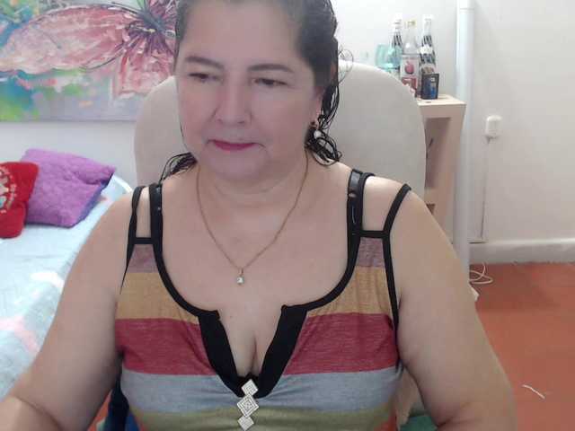 leonela's BongaCams show and profile
