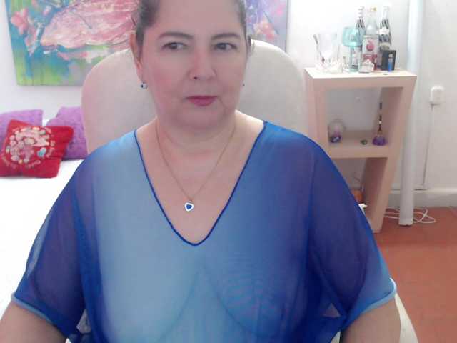 leonela's BongaCams show and profile