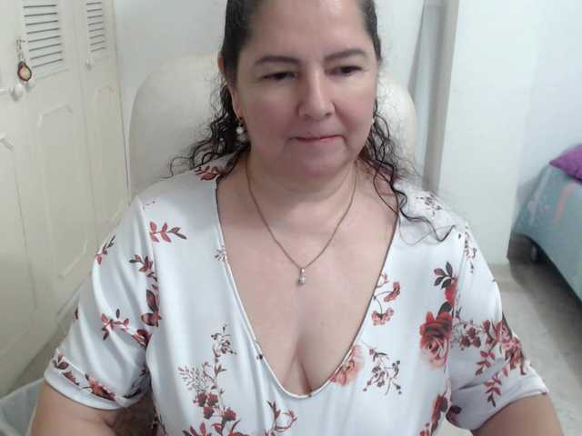 leonela's BongaCams show and profile