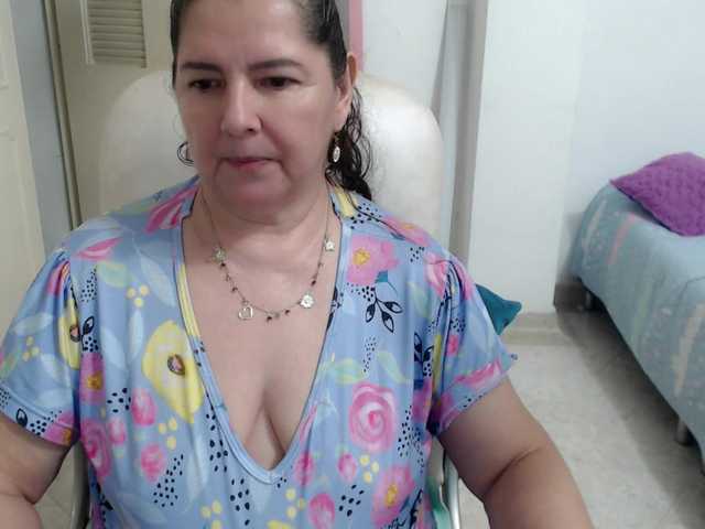leonela's BongaCams show and profile