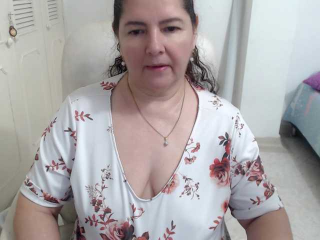 leonela's BongaCams show and profile