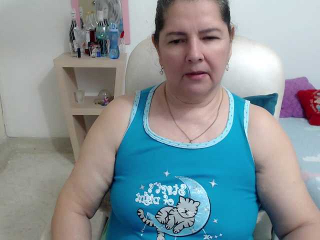 leonela's BongaCams show and profile