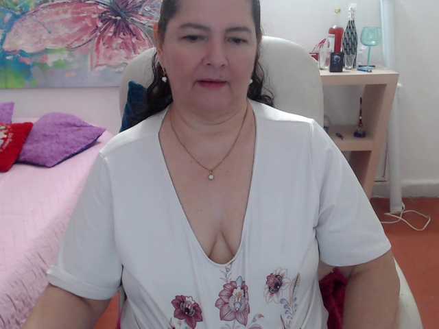 leonela's BongaCams show and profile