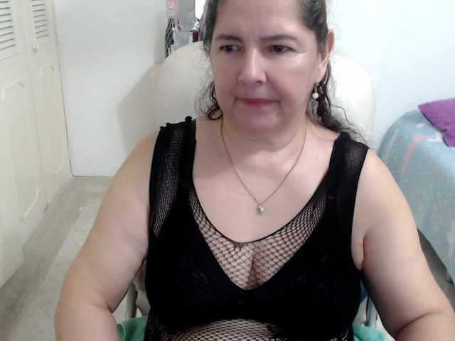 leonela's BongaCams show and profile