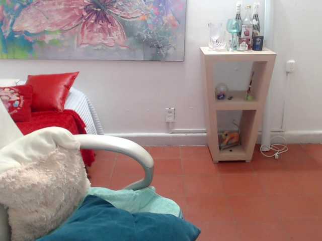 leonela's BongaCams show and profile