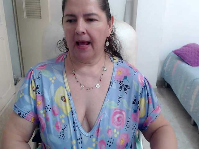 leonela's BongaCams show and profile