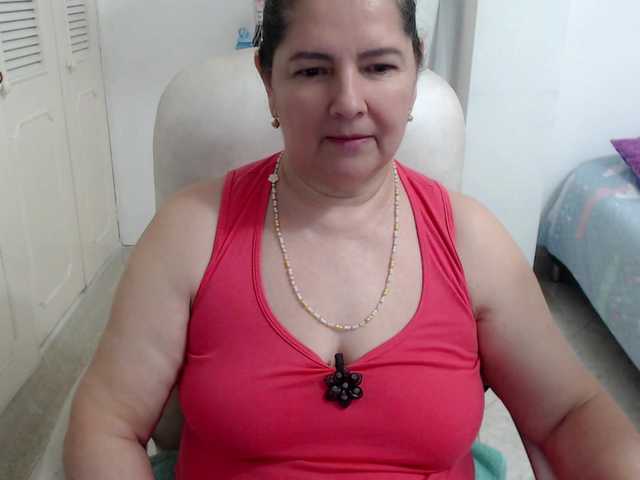 leonela's BongaCams show and profile