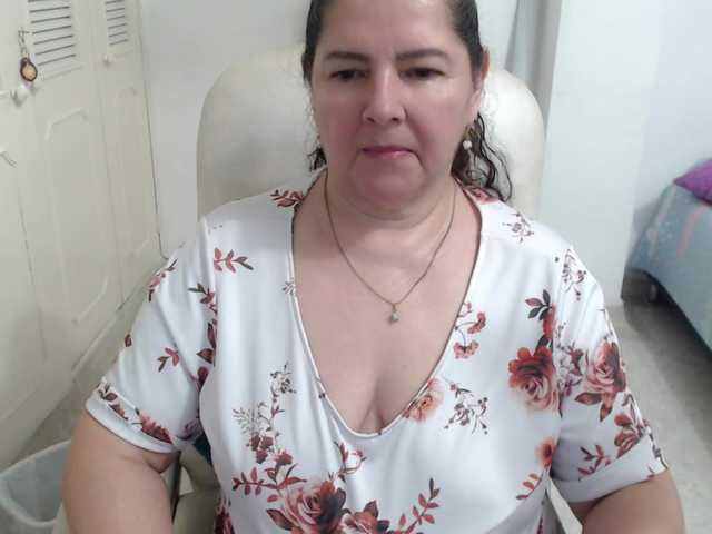 leonela's BongaCams show and profile