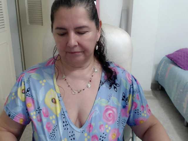 leonela's BongaCams show and profile