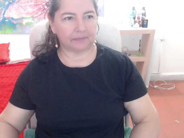 leonela's BongaCams show and profile