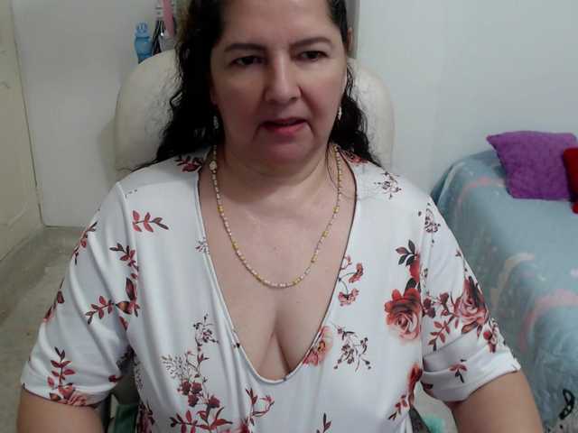leonela's BongaCams show and profile