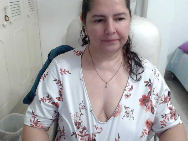 leonela's BongaCams show and profile
