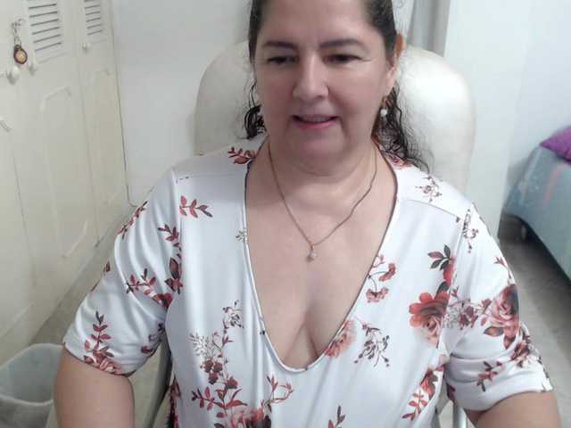 leonela's BongaCams show and profile