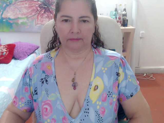leonela's BongaCams show and profile