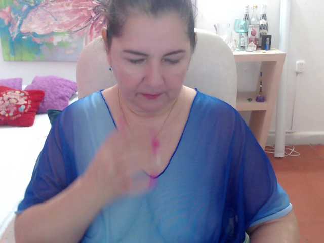 leonela's BongaCams show and profile