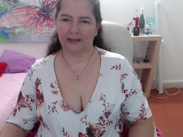 leonela's BongaCams show and profile