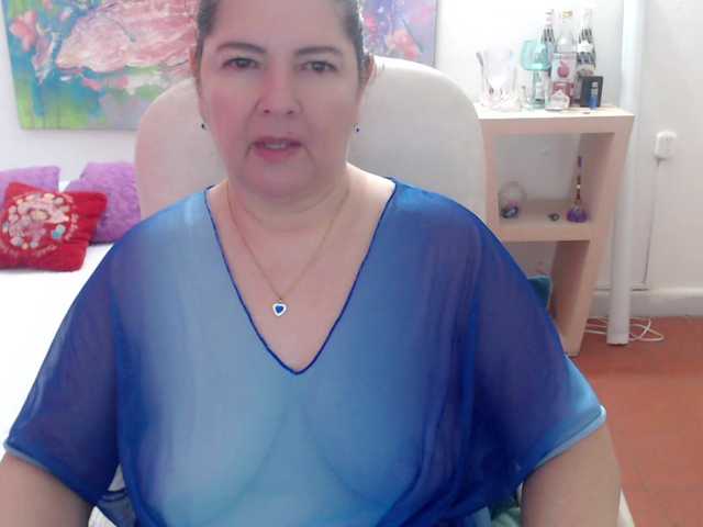 leonela's BongaCams show and profile