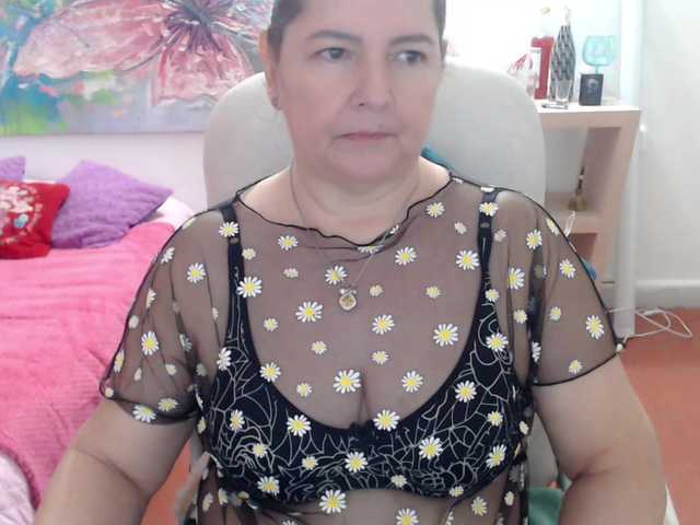 leonela's BongaCams show and profile