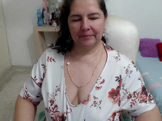 leonela's BongaCams show and profile