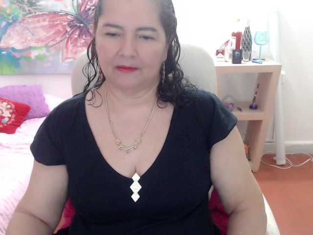 leonela's BongaCams show and profile