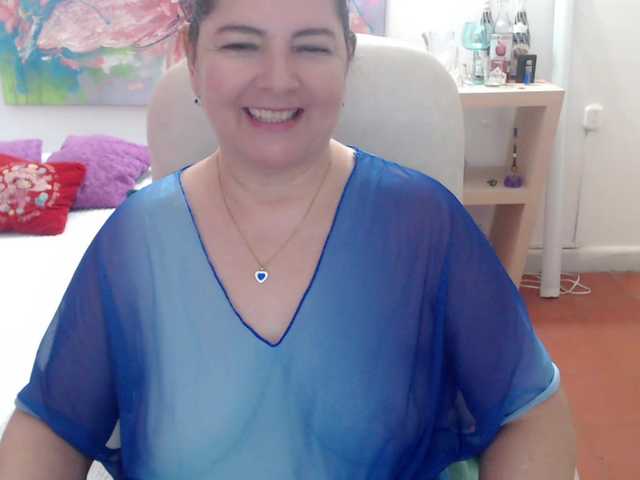 leonela's BongaCams show and profile