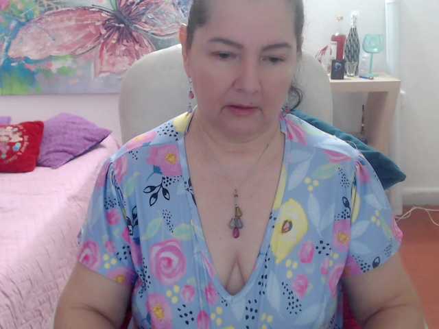 leonela's BongaCams show and profile