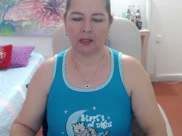 leonela's BongaCams show and profile