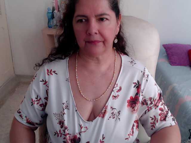 leonela's BongaCams show and profile