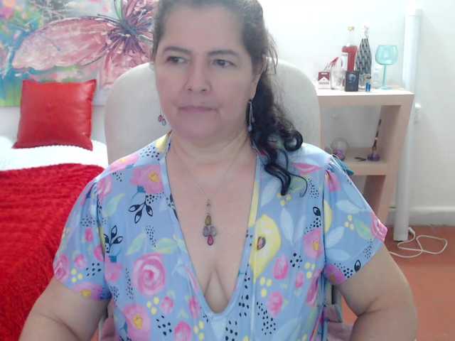 leonela's BongaCams show and profile