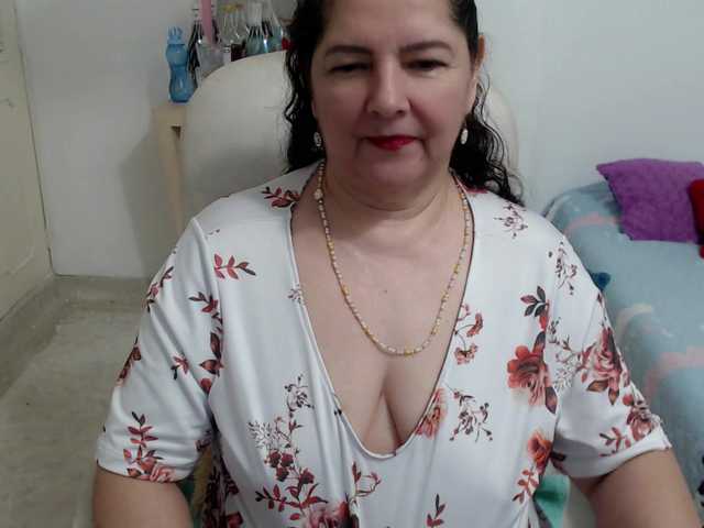 leonela's BongaCams show and profile