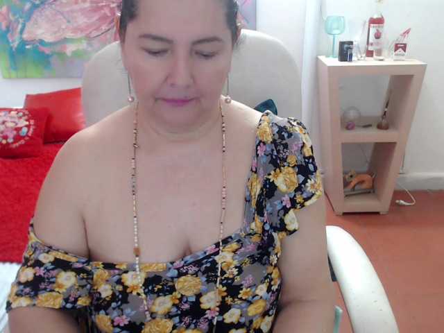 leonela's BongaCams show and profile