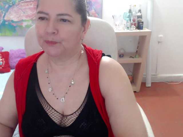 leonela's BongaCams show and profile
