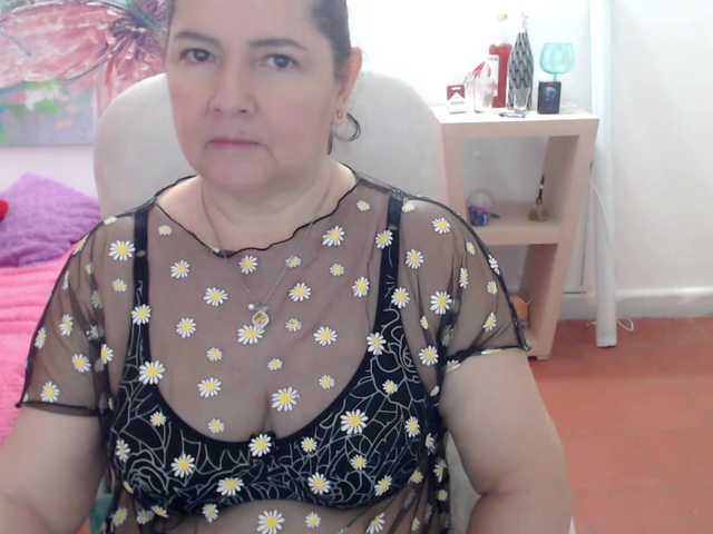 leonela's BongaCams show and profile
