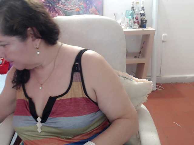 leonela's BongaCams show and profile