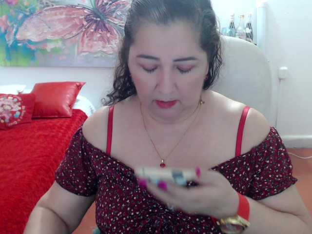 leonela's BongaCams show and profile