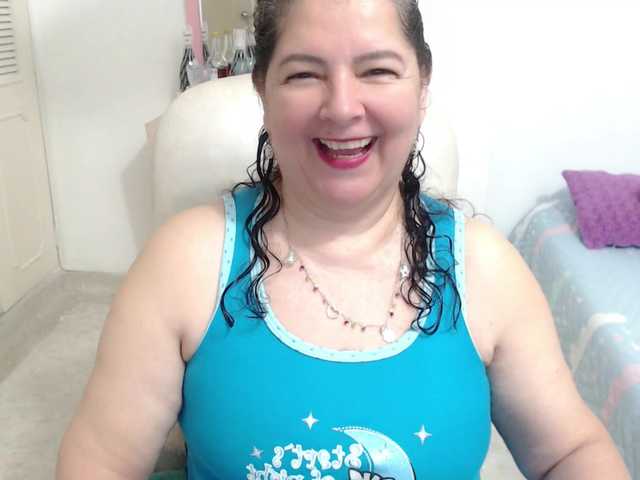 leonela's BongaCams show and profile