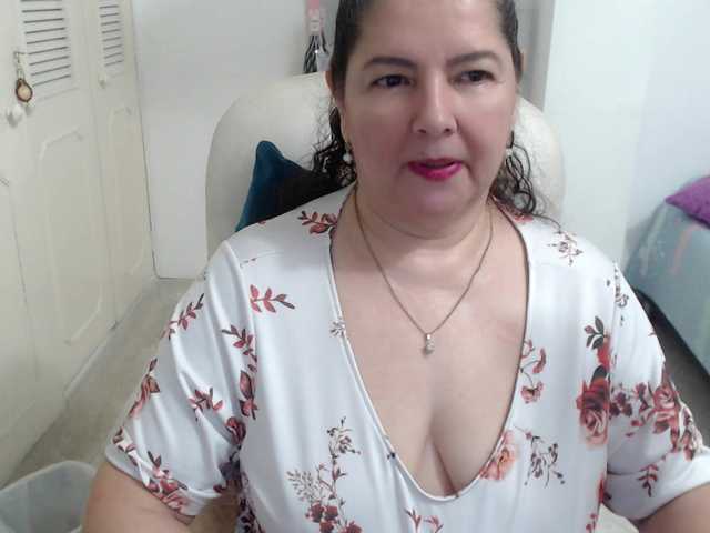 leonela's BongaCams show and profile
